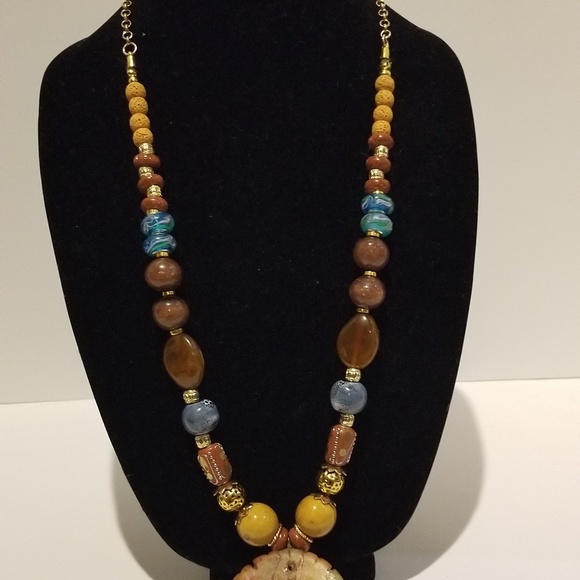 Ladies necklace - Picture 1 of 2